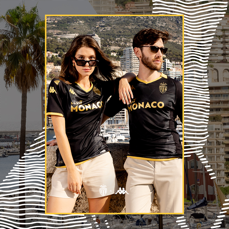 <p><span style="color: rgb(35, 36, 38);">A dominante noire et paré de touches dorées, ce nouveau maillot rappelle l’histoire du Club et le lien qui l’unit à la Principauté de Monaco.</span></p>