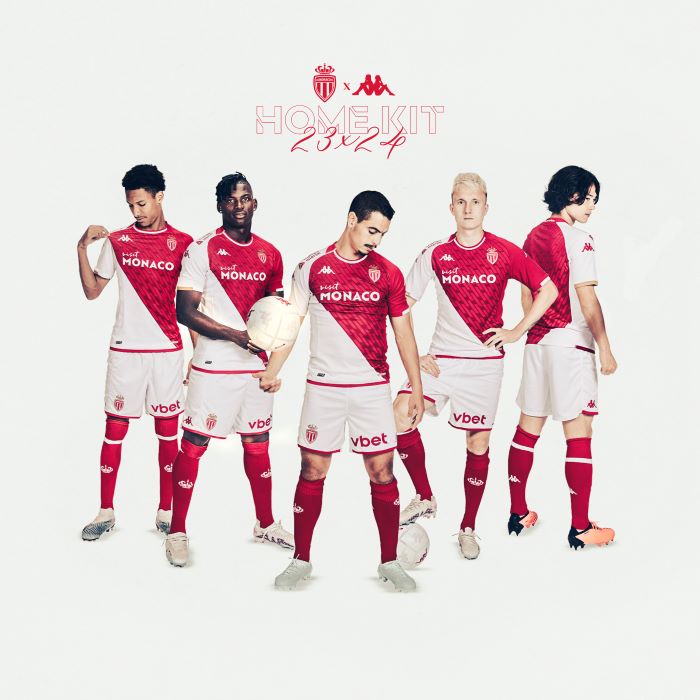 <p><span style="color: rgb(35, 36, 38);">Le maillot Home 2023-24 dans la plus pure tradition des Rouge &amp; Blanc, arborant l’iconique Diagonale à 55° sur sa face avant.</span></p>