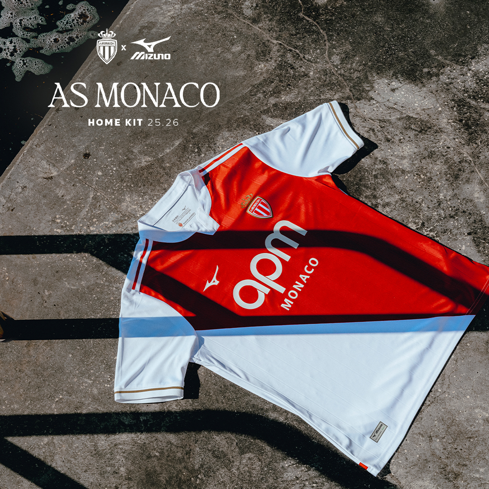 <p><span style="color: rgb(35, 36, 38); background-color: rgb(255, 255, 255);">Pour cette première, l'AS Monaco et Mizuno ont choisi d’allier tradition et modernité, en rendant hommage à l’histoire du club du Rocher avec un regard contemporain.</span></p>
